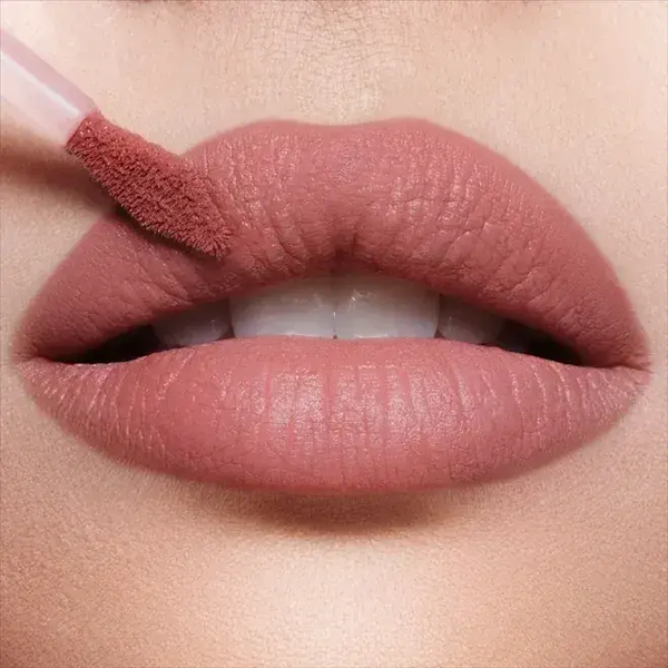 Рідка матова помада Charlotte Tilbury Airbrush Flawless Matte Lip Blur Liquid Lipstick Pillow Talk Blur 1239002 фото